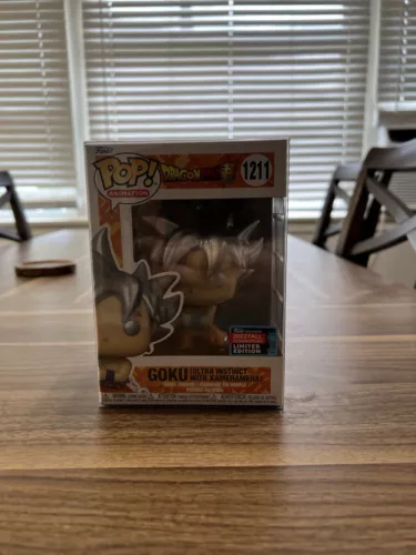 Funko Pop!  1211 Vinyl: Dragon Ball - Goku (Ultra Instinct With Kamehameha)