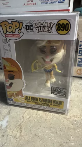 Funko Pop! Animation DC LOONEY TUNES LOLA BUNNY AS WONDER WOMAN #890 BX34