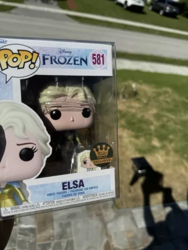 Funko Pop! Disney Frozen ELSA Gold #581 VAULTED & RARE With Pin & Protector