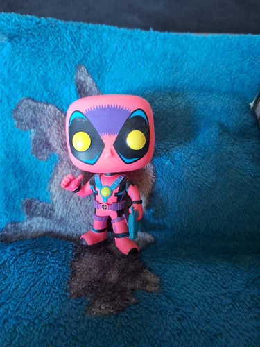 Funko Pop! Marvel Blacklight Deadpool Special Edition #801 OOB