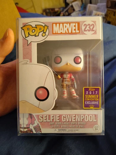 Funko Pop! Marvel - Selfie Gwenpool #232 2017 Summer Convention Exclusive