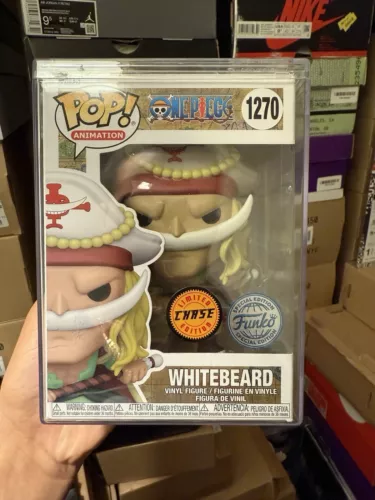 Funko POP! One Piece - WHITEBEARD (Chase) #1270 + Hard stack Protector