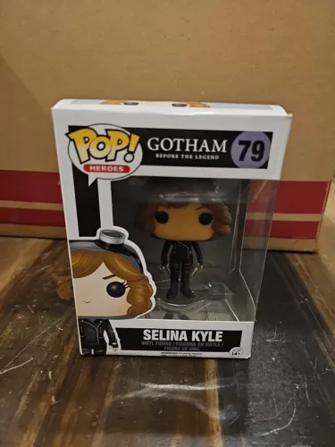 Funko Pop Selina Kyle 79 Gotham Before The Legend Pop Protector included