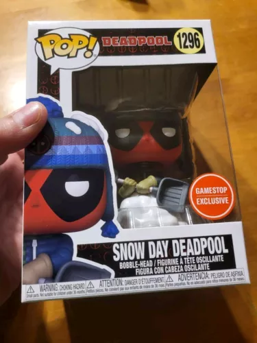 Funko Pop Snow Day Deadpool # 1296 GAMESTOP EXCLUSIVE READ