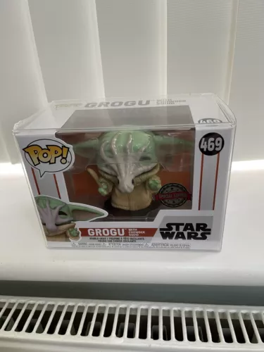 Funko Pop! Star Wars The Mandalorian - Grogu with Chowder Squid #469 + Protector