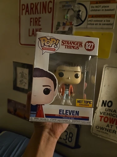Funko Pop! Vinyl: Stranger Things - Eleven - Hot Topic (Exclusive) #827