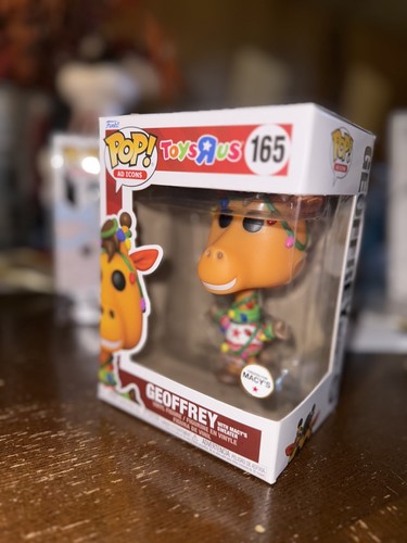 Funko Pop! Toys R Us - Geoffrey With Christmas Tree #240