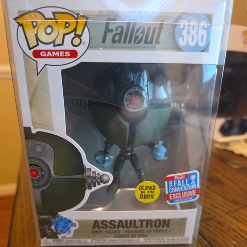 Funko Pop! Vinyl: Fallout - Assaultron #386 Glow in the Dark EXCLUSIVE 2018