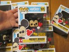 FUNKO POP Disney MICKEY AND FRIENDS MICKEY MOUSE With ICE CREAM # 1075 HOT TOPIC