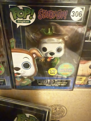 Funko Pop! Vinyl: Proto as Scooby-Doo (Glow) Royalty #306 + Protector