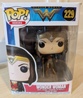 Funko Pop Heroes! Vinyl: DC Wonder Woman. Wonder Woman (w/ Cloak) #229 NEW