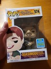 Funko Pop QUASIMODO HOLDING GARGOYLE #574 Hunchback 2019 SUMMER CONVENTION READ