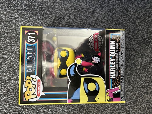 Funko Pop! DC Batman The Animated Series Harley Quinn #371 Black Light Exclusive
