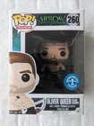 Funko Pop! Oliver Queen Island Scarred #260 Arrow + Pop Protector