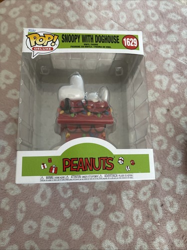 Funko Pop! Deluxe: Peanuts - Snoopy with Doghouse #1629 new in box