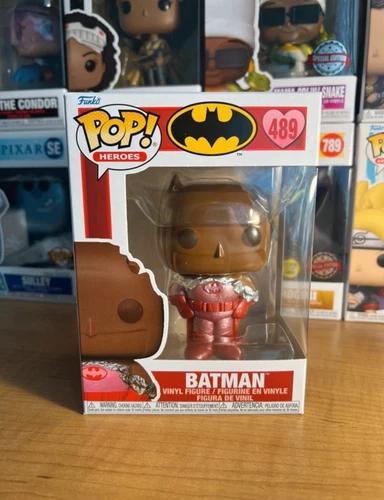 Funko Pop! DC 489 Batman Valentine's Day Chocolate Figure Protector