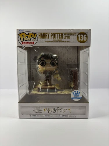 Funko Pop! Deluxe: Harry Potter with Hogwarts Letters - Funko (Exclusive) #136