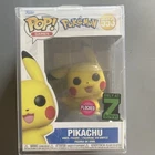 Funko Pop! Vinyl: Pokémon - Pikachu Exclusive #553 w/Protector