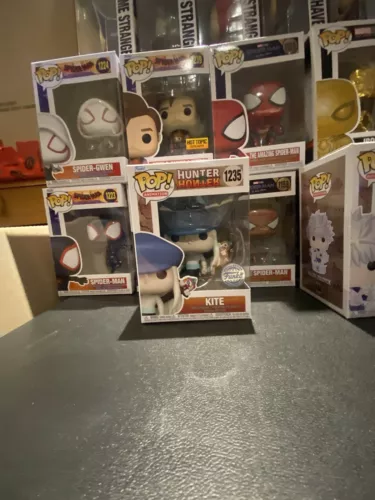 Kite with Gun  - Hunter x Hunter Funko Pop 1235 Exclusive + Protector