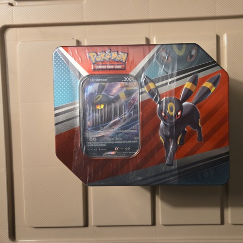 V Heroes Umbreon Tin